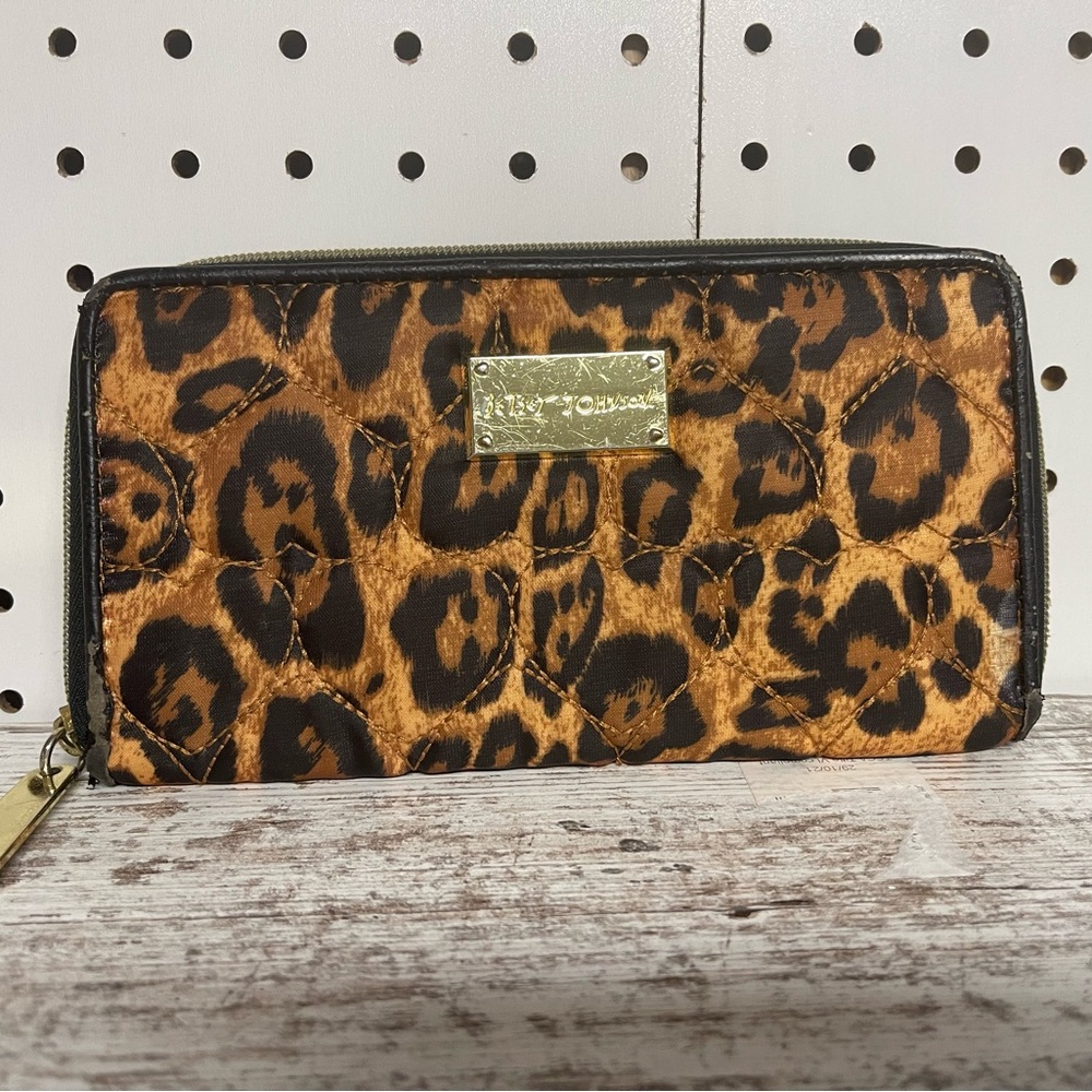 BETSEY JOHNSON LEOPARD PRINT ZIPPER WALLET